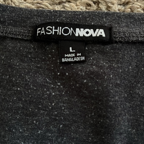 Fashion nova grey tee - Picture 2 of 3